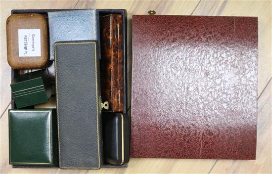 A quantity of jewellery boxes